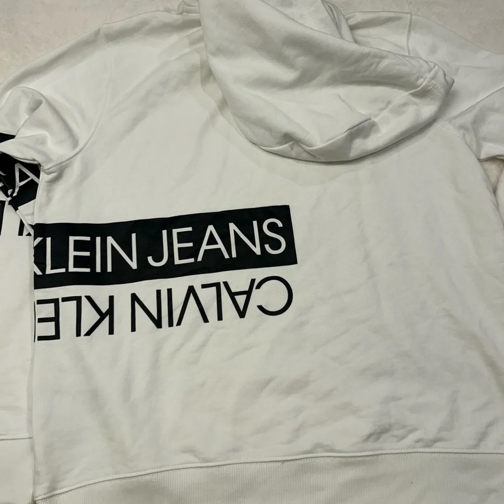 Calvin Klein White Sweatshirt Hoodie Casual Style - Picture 3 of 4